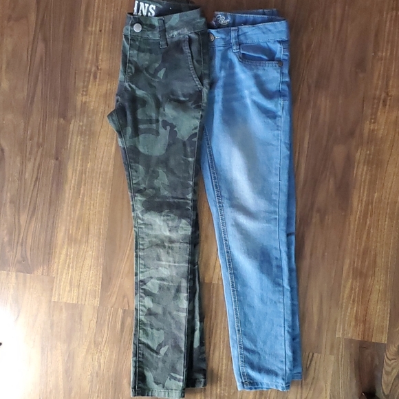 2 Pants - Picture 4 of 6